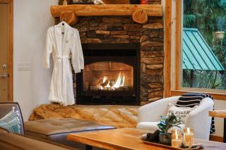 Waterfront Chalet - 6