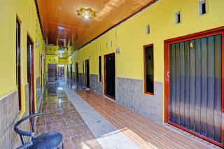 OYO Life 92920 Rumah Kost Azca - 8