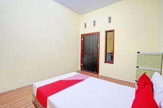 OYO Life 92920 Rumah Kost Azca - Sidoarjo - 1