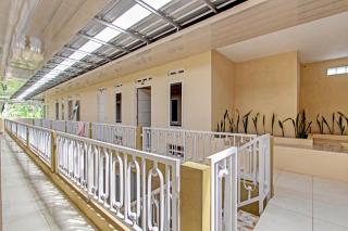 OYO Life 93034 Ayri Home - Salatiga - 7