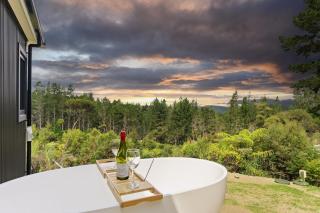Tranquility, Private, Outdoor hot bath & Nature - Helensville - 0