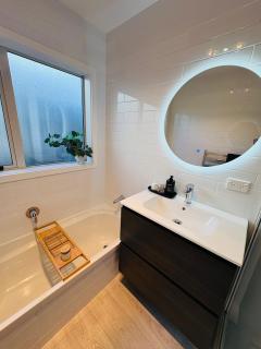 Papamoa Family Beach House - 7