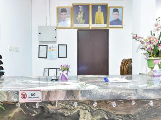 OYO 90869 Hotel Madeena Inn - Sepang - 4