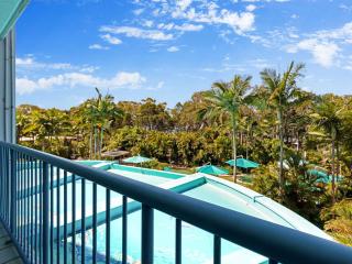 Resort-Style Stay with Balcony & Garage Parking - Torquay - 6