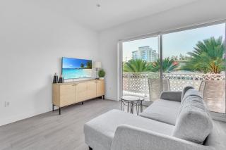 Modern 1BR Condo, 2 min walk to prime Seven Mile Beach, The Grove Unit 33 - 0