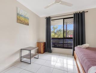 Spacious 3-Bed Home with Large Balcony - Hervey Bay - 4