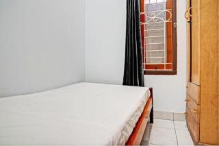 SPOT ON 93385 Penginapan Hj Lilis 2 Syariah - Sukabumi - 4