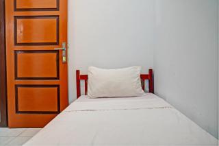 SPOT ON 93385 Penginapan Hj Lilis 2 Syariah - Sukabumi - 2
