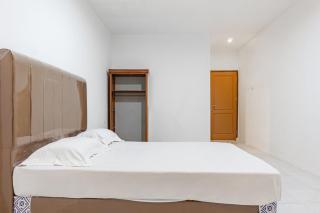 OYO 93388 Enjoy Homestay & Cafe - Sungguminasa - 1