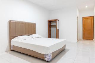 OYO 93388 Enjoy Homestay & Cafe - Sungguminasa - 6