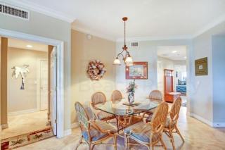 Deluxe Condo at Main Beach - 4