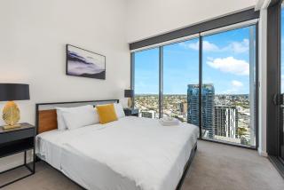 Top Floor with Gorgeous Views, King Bed, Pool & Gym - Brisbane - 0