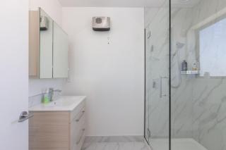 Brand new 2 bed ocean view! - Christchurch - 6
