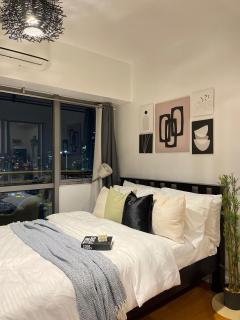The Serene Escape Ph Rockwell Balcony View 1BR - Manila - 7
