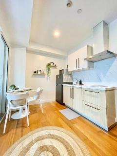 The Serene Escape Ph Rockwell Balcony View 1BR - Manila - 9