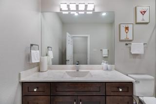 Charming 3-bedroom Retreat - Houston - 2