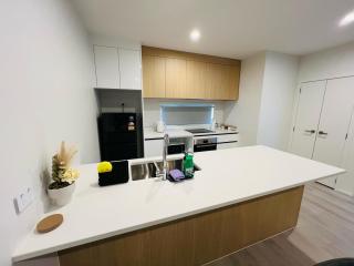 Brand New 3 bedroom Spacious House Car park Lower Hutt City Centre - Lower Hutt - 3