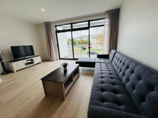 Brand New 3 bedroom Spacious House Car park Lower Hutt City Centre - Lower Hutt - 7