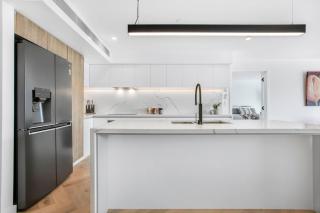 Luxury Penthouse with Terrace & Breathtaking Views - Hobart - 4