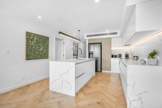 Luxury Penthouse with Terrace & Breathtaking Views - 3