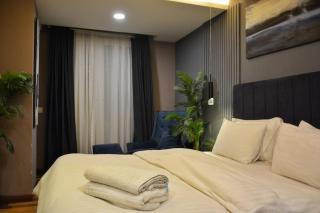 Gold Crest Grand Mall Premium Three-bed Suite - Lahore - 2