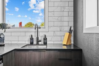 Funky Central Hamilton Retreat - By Superior Stays - Hamilton - 5