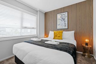 Funky Central Hamilton Retreat - By Superior Stays - Hamilton - 1
