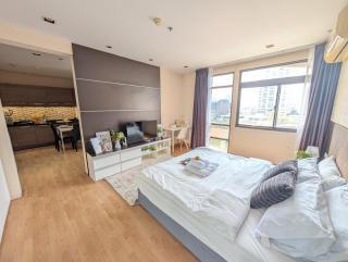 Executive Suite 1BR and Sofa Bed 150m to Nana BTS - 1