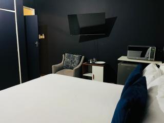 The Vibe - Private Rooms With Shared Bath - Gaborone - 2