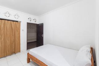 OYO Life 93504 Kost Krisna - Temukus - 2