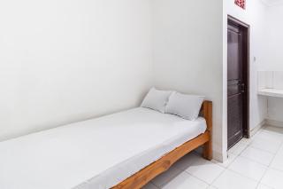 OYO Life 93504 Kost Krisna - Temukus - 4