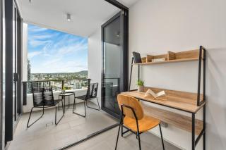 Mountain & Sunset Views with King Bed, Pool, Gym - Brisbane - 3