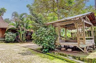 OYO Homes 93598 Omah Baturan Syariah - Solo - 7