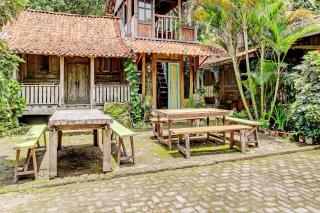 OYO Homes 93598 Omah Baturan Syariah - Solo - 9
