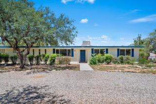 l NEW l 5BR 3BTH Large and Modern Home l Central LOC l 1 ACRE lot - Sierra Vista - 3