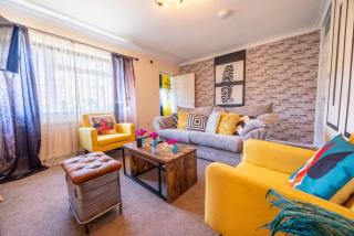 Sunny vibes 2 Bed Near Kingsholm, Garden and Parking - Gloucester - 1