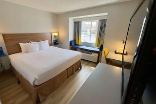 Microtel Inn & Suites by Wyndham Denver Airport - 2