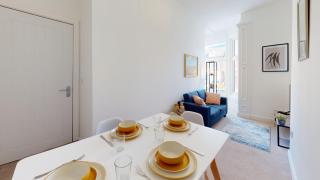 Riya Apartments - 3 Bedroom, 5 beds, 1 Bathroom, Fast Wifi, Sky Sports, Free Parking, 20 PERCENT OFF LONG STAY -See our site for assurance - South Shields - 2
