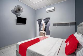 SUPER OYO Gandaria Guest House Near Masjid Raya Sumatera Barat - Padang - 3