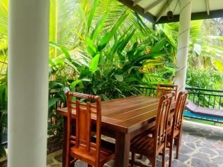 White Villa Goyambokka - 9