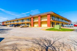 Castle Inn & Suites By OYO Chickasha - Chickasha - 1