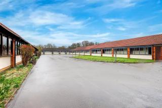 OYO The Rivenhall Hotel in Witham, Chelmsford - Witham - 5