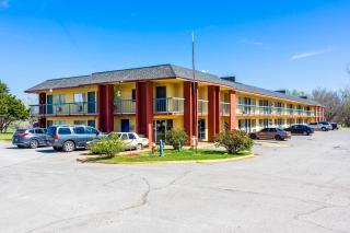 Castle Inn & Suites By OYO Chickasha - Chickasha - 8