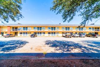 Castle Inn & Suites By OYO Chickasha - Chickasha - 2
