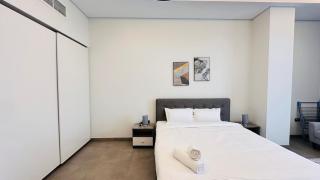 Upscale Studio Apartment Burj View with Balcony Free Parking by Belvilla - Dubai - 6