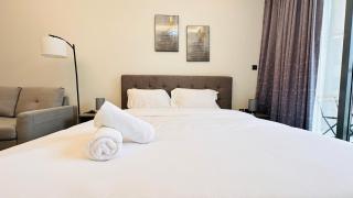 Upscale Studio Apartment Burj View with Balcony Free Parking by Belvilla - Dubai - 5