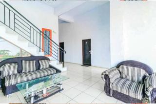 OYO 93877 Atifah Homes - Sungguminasa - 4