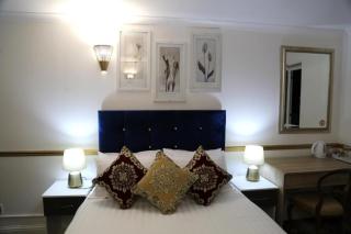 OYO 4 Sisters Inn - 8