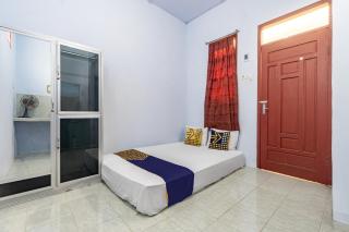 SPOT ON 93966 Dhiya Guest House Syariah - Kediri - 0
