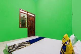 SPOT ON 94028 Homestay Pak To Syariah - Surabaya - 1